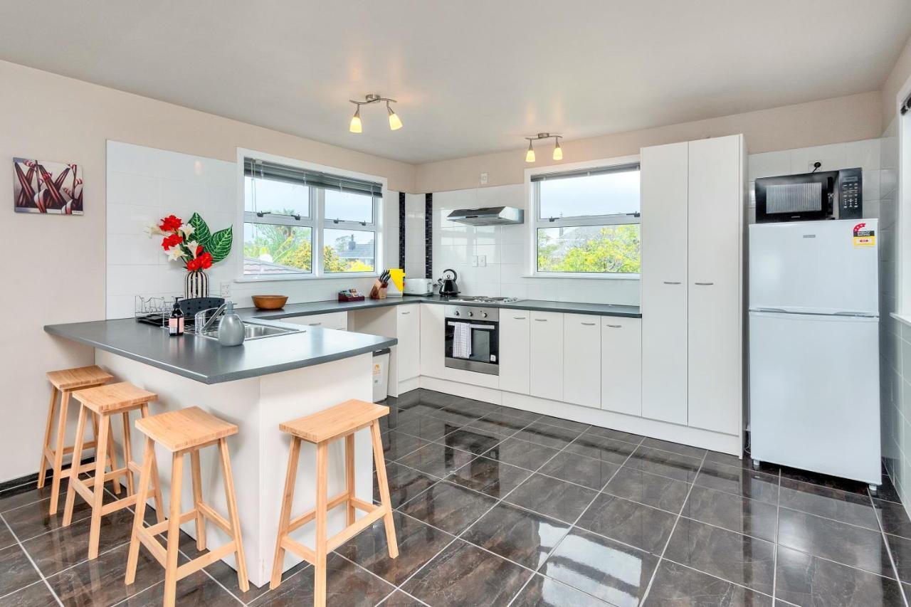 Fabulous Three Bedroom Home In Pakuranga Auckland Exteriör bild