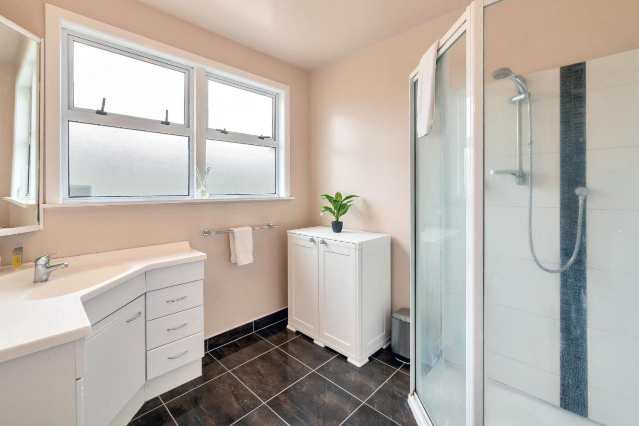Fabulous Three Bedroom Home In Pakuranga Auckland Exteriör bild